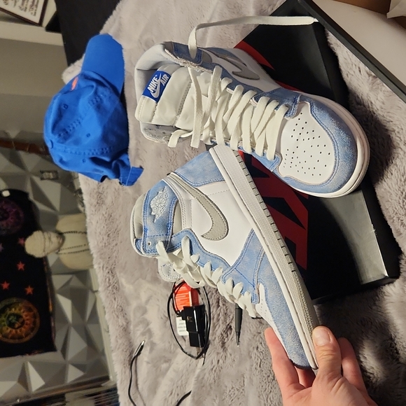 Air Jordan 1s - Picture 2 of 3